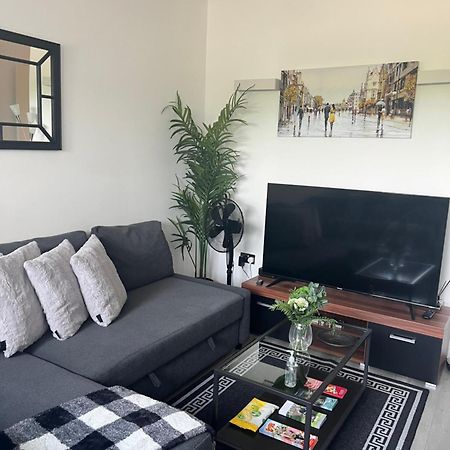Luxurious Short Stay Flat In Milton Keynes Bagian luar foto