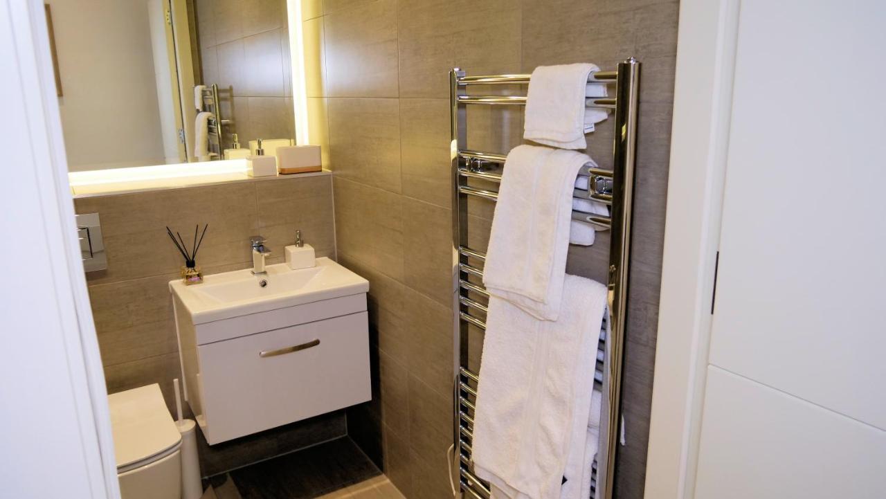 Luxurious Short Stay Flat In Milton Keynes Bagian luar foto