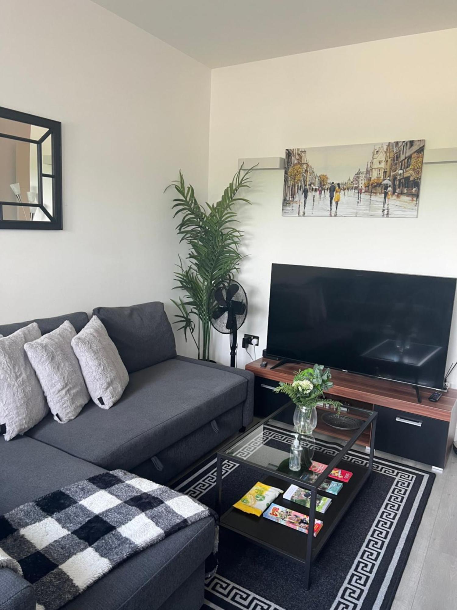 Luxurious Short Stay Flat In Milton Keynes Bagian luar foto